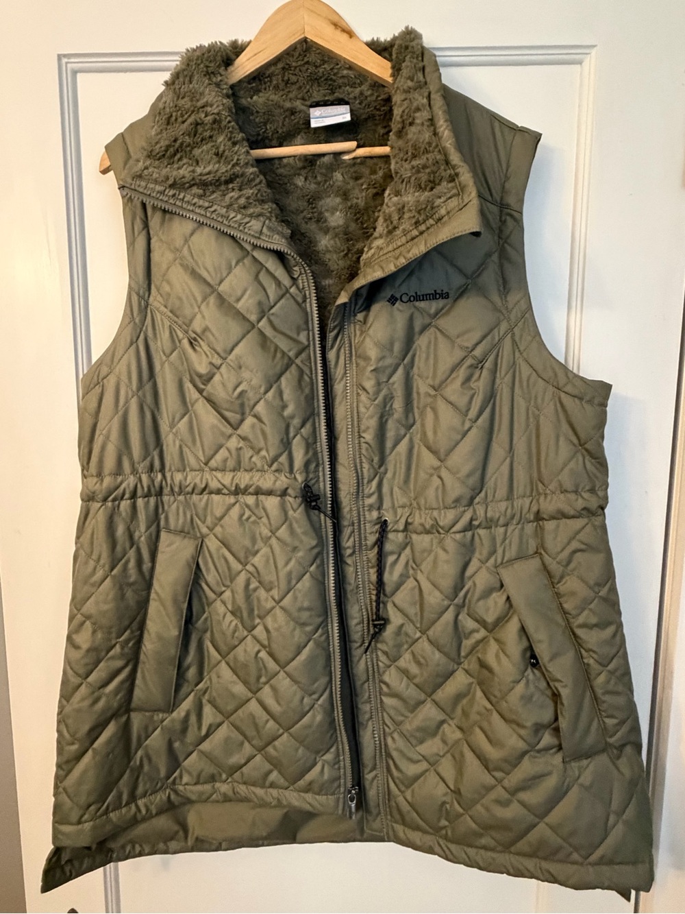 Columbia Women’s XL Olive Green Quilted Fleece Lined Vest Full Zip